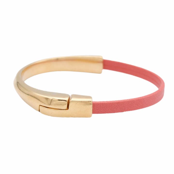 Araracuara - Wholesale Bangle Bracelet - AMACAYACÚ leather bracelet (gold) with magnetic clasp10