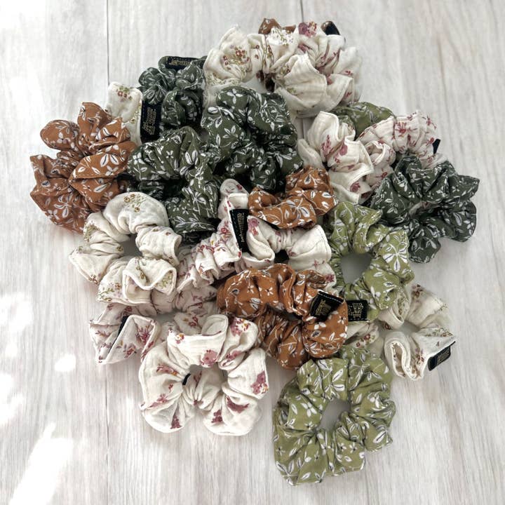 Little model scrunchie, “Apolline” for wholesale by Emmanuel Création