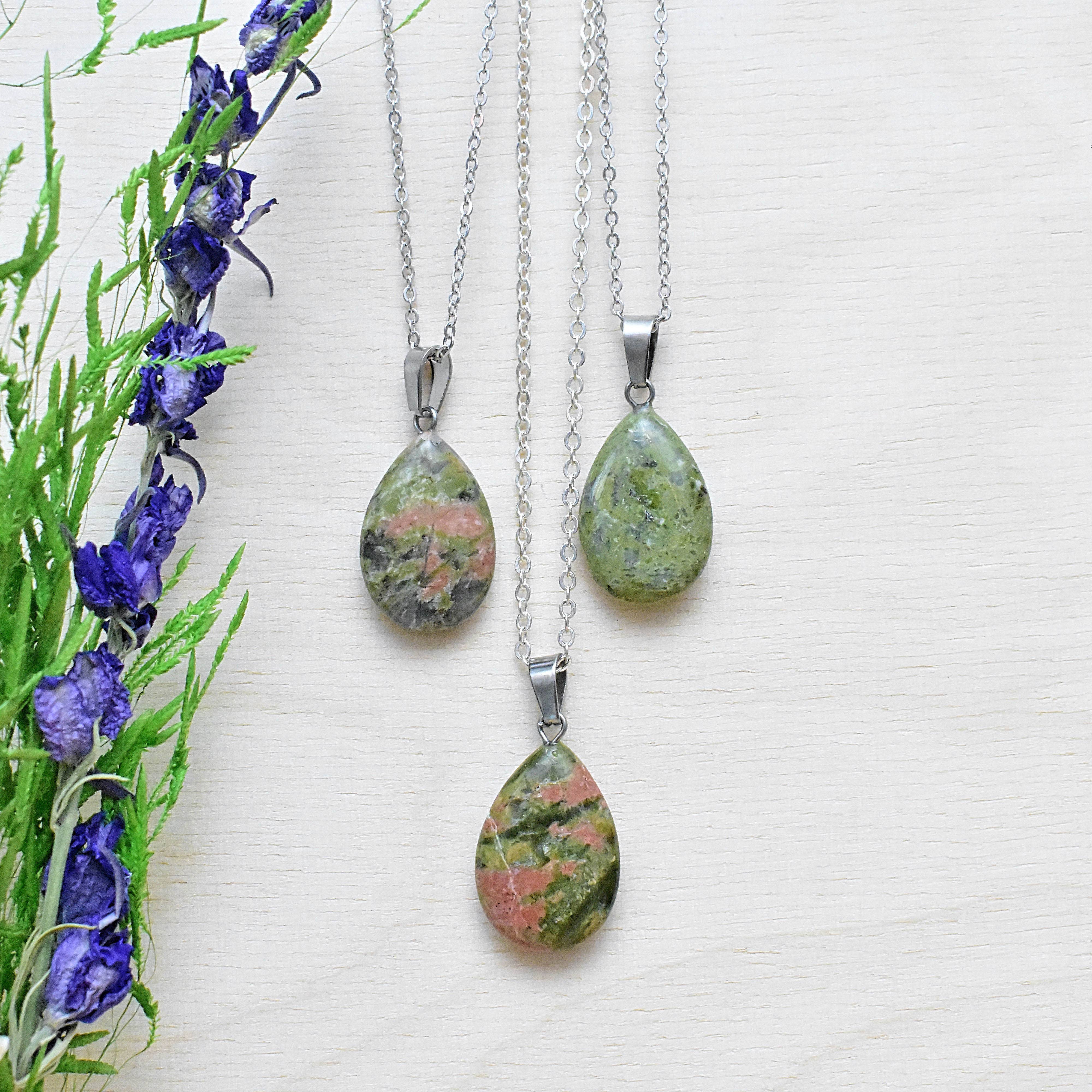 Ewelina Pas Jewelry – Großhandel Kette mit Anhänger/Charm – Silberne Unakit-Tropfen-Halskette3