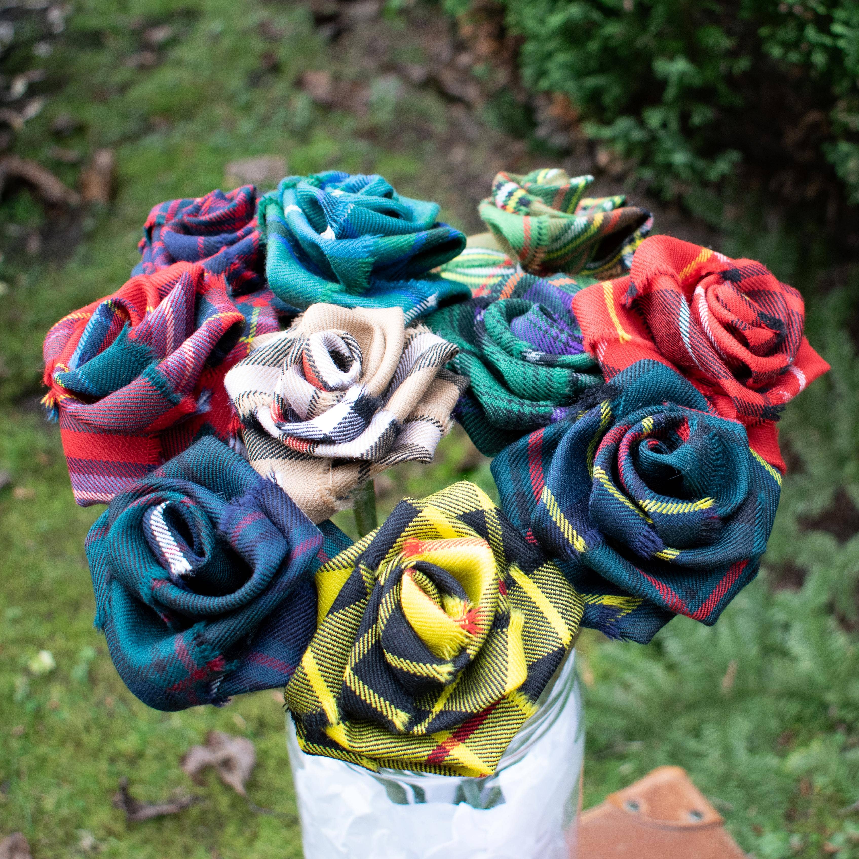 Strathmore Woollen Co – wholesale Artificial flowers – Tartan Rose4