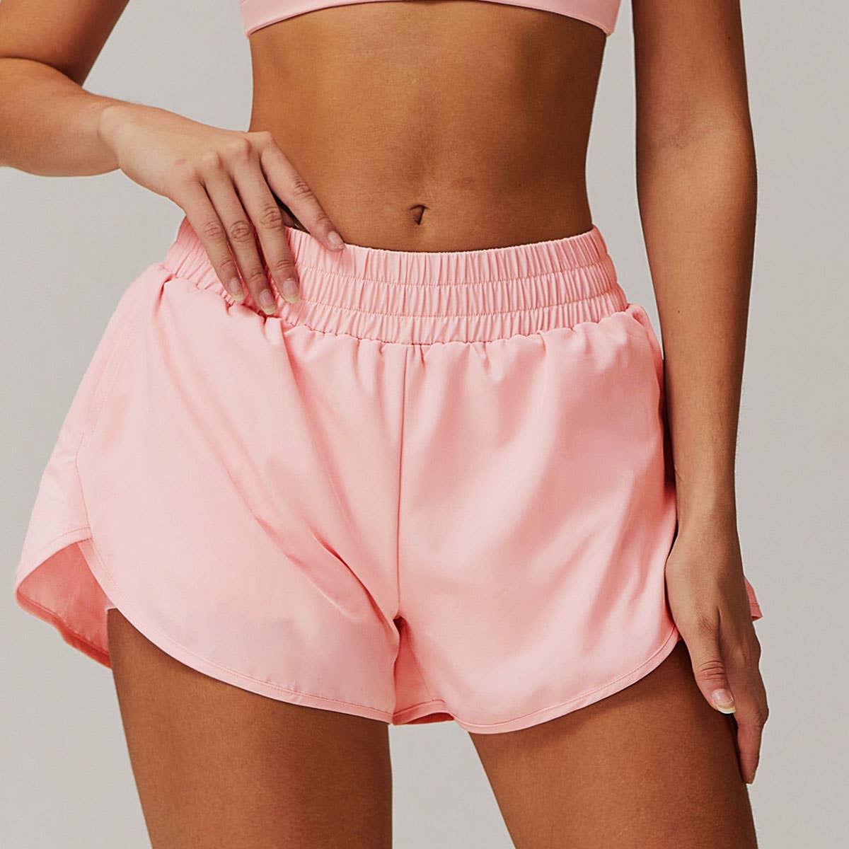 Crave by FW - Vendita all'ingrosso Pantaloncini sportivi - Donna - Short sportivo a vita alta a tinta unita con tasche4