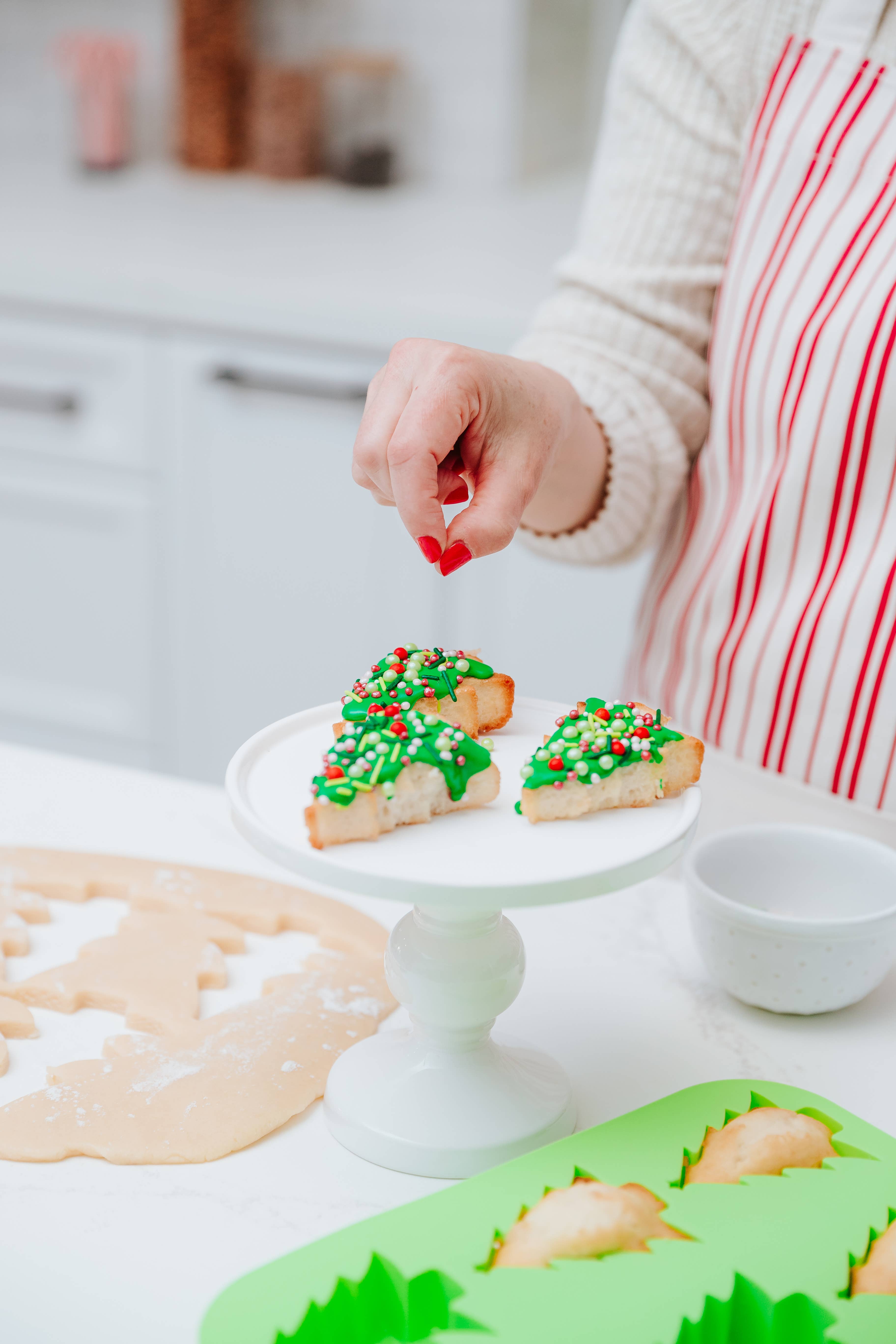 Handstand Kitchen - Wholesale Baking Dish - Festive Tree Baking Set – Cupcake Mold, Spatula & Cutter2