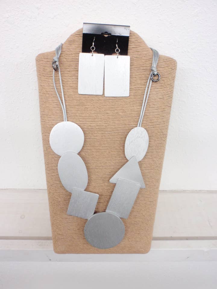 GRIJS VERSTELBAAR WAXKOORD MET GRIJS HOUT ONREGELMATIGE VORMEN NEC voor wholesale door International Duru's