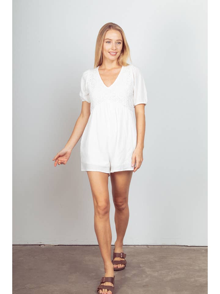 VERY J - Wholesale Romper - Dames - NP70387-Romper van stevig geweven stof met pofmouwen en kantdetails15