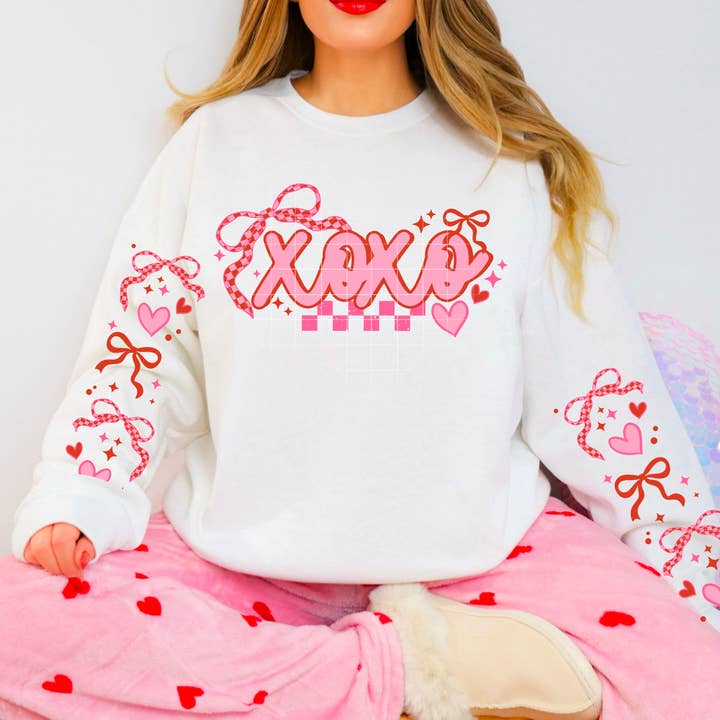 Sweat-shirt à manches avec nœud XOXO pour la vente par Hot Mess Apparel