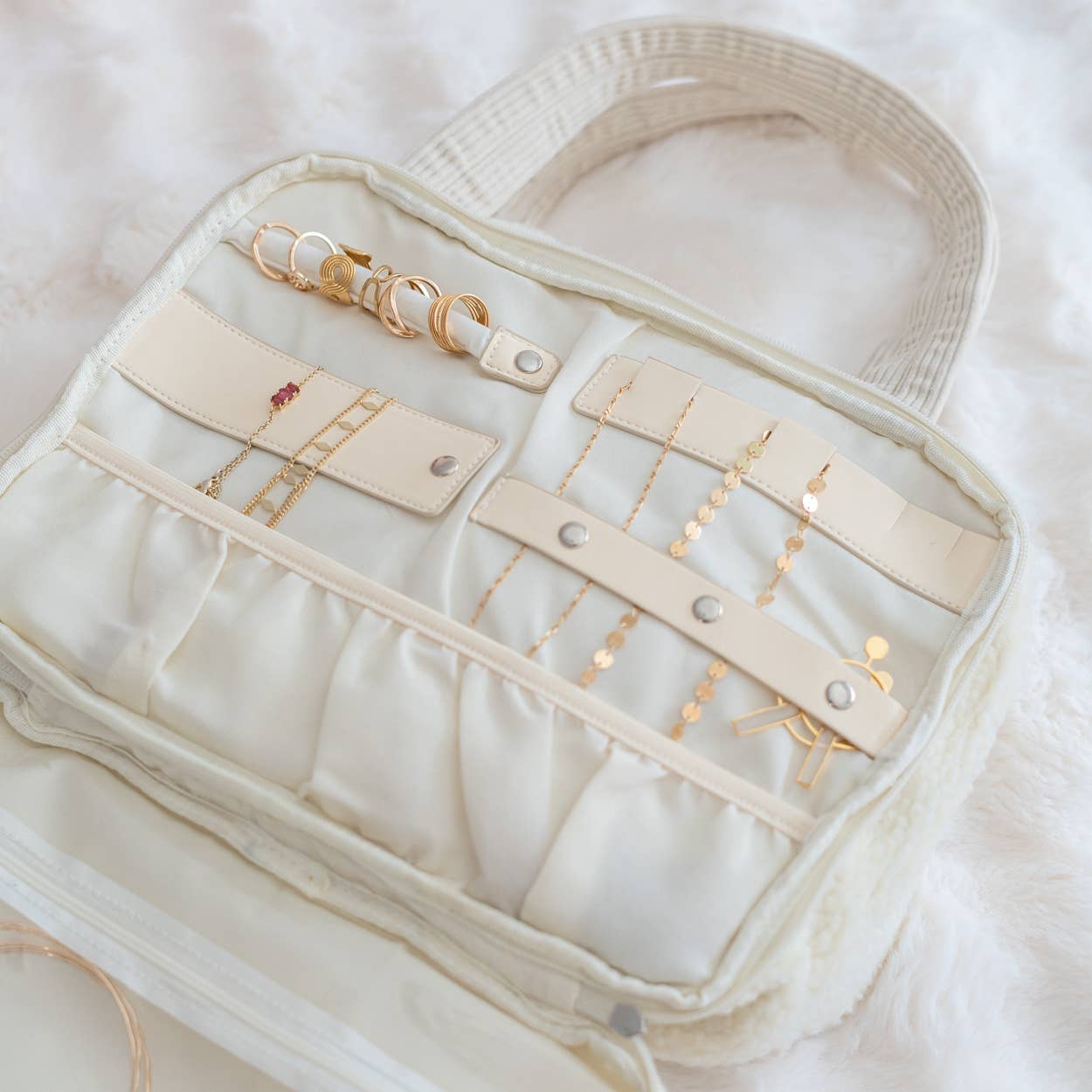 Flamingueo - Wholesale Toiletry Bag - Unisex - Beige toilet bag TEDDY with hanger 5