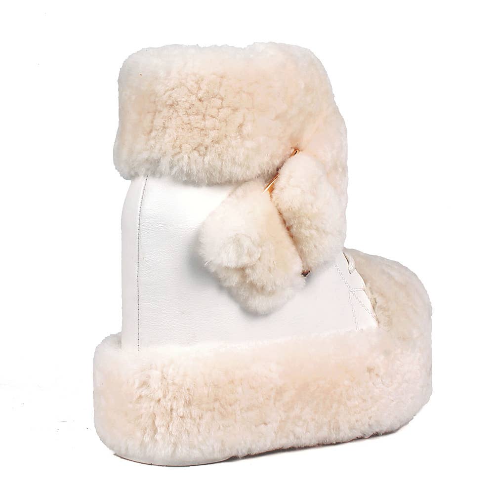 Bege Botinhas femininas Anthony Wang com plataforma, cadarço e pelo cor rosa para venda a revendedores na Faire2