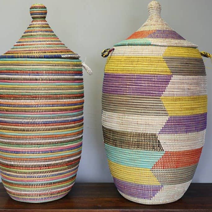 Panier à linge en herbe douce avec couvercle pour la vente par Gitzell FairTrade