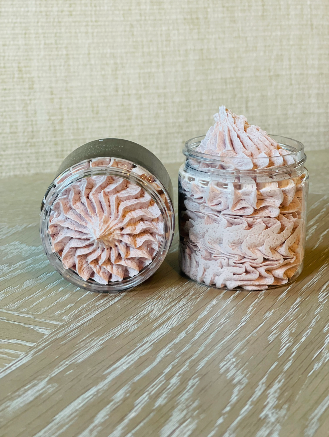 Waterside Bath Co - Vente Gommage/exfoliant pour le corps - Gommage au sucre fouetté aux orchidées ensorcelées2