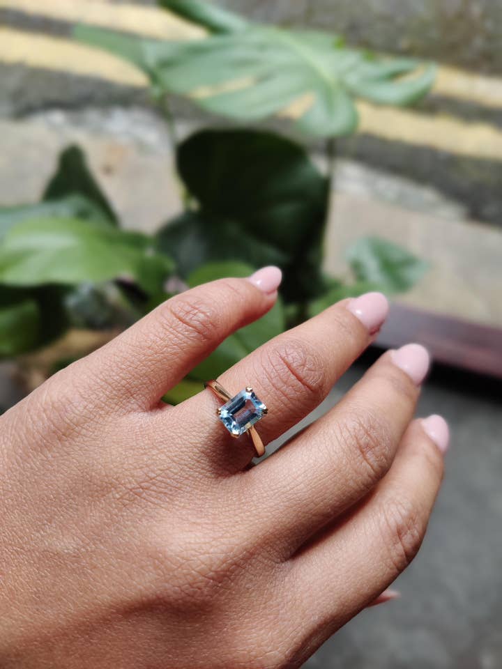 BAGUE HABILLÉE TOPAZE BLEU CIEL pour la vente par The Diamond Setter