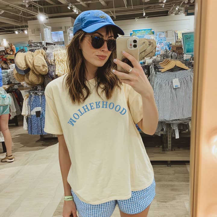 T-shirt Maternité à l'envers pour la vente par Hey Jude Graphic Tees