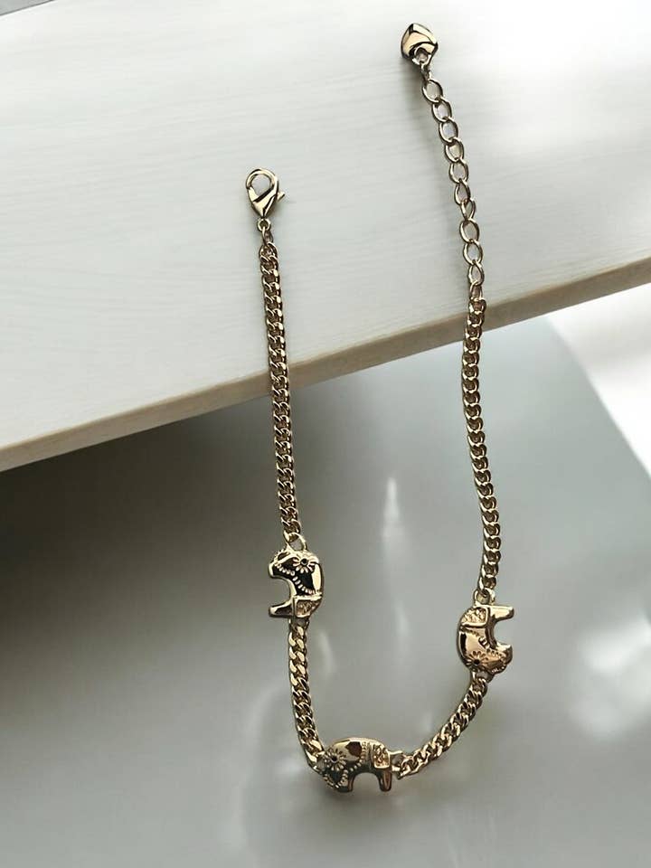 Bracelet plaqué or 14k à thème éléphant pour la vente par Divina Jewelry & Accessories LLC