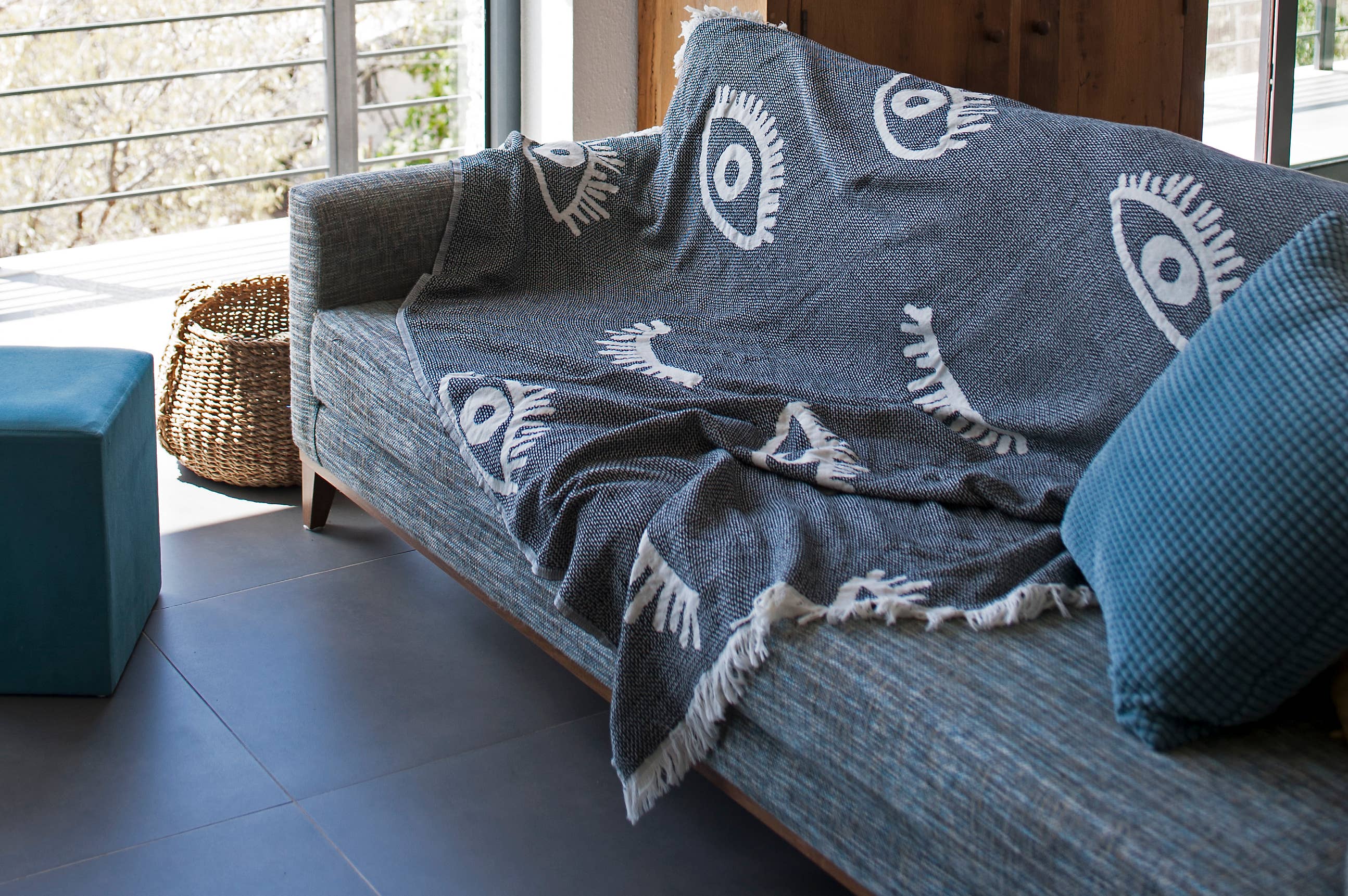 loom.ist - Wholesale Throw Blanket - Eye Throw/Blanket1