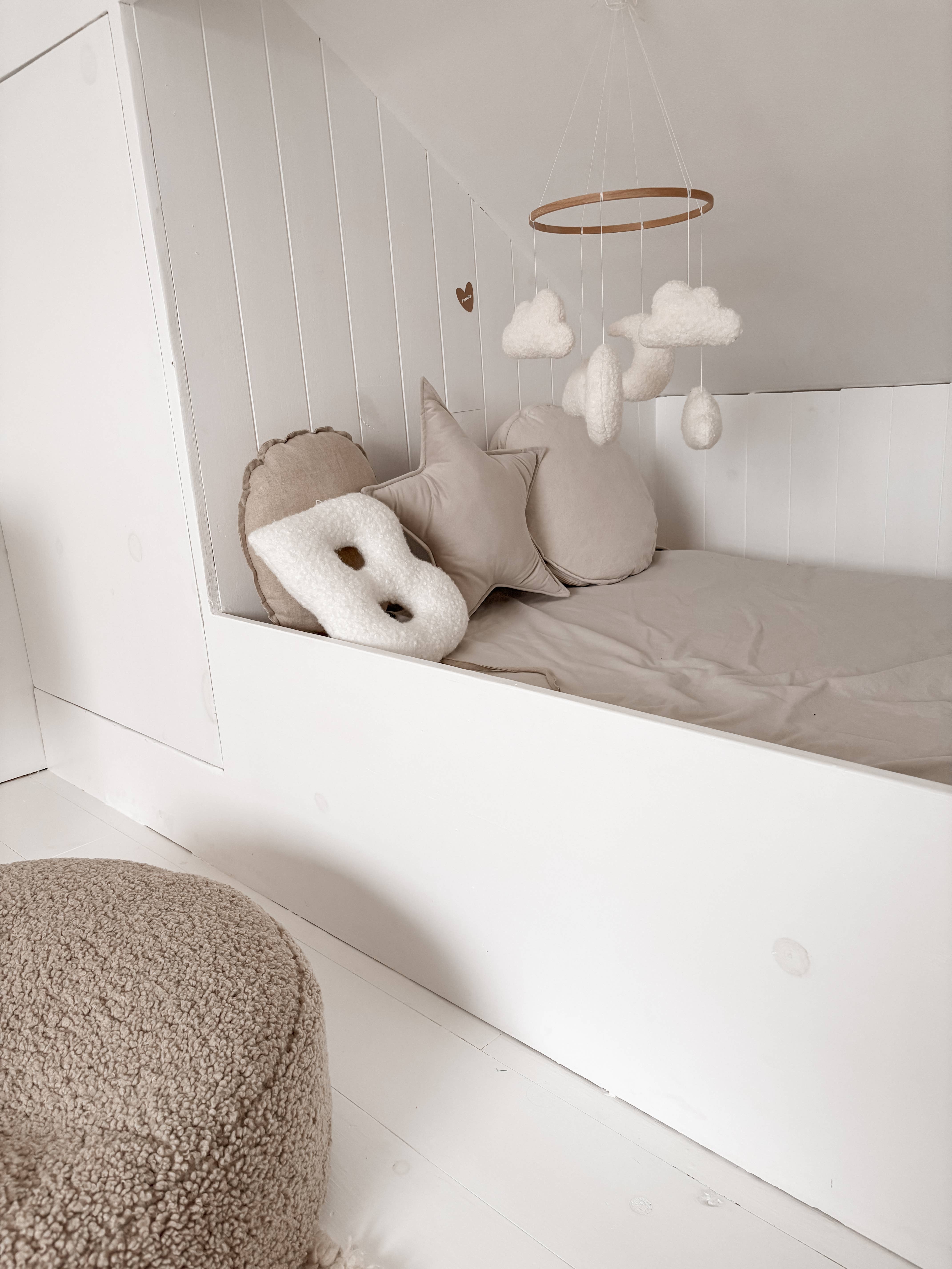 Edie & Joe - Vente Mobile pour bébé - Mobile décoration pour chambre d’enfant nuages et lunes en bouclé5