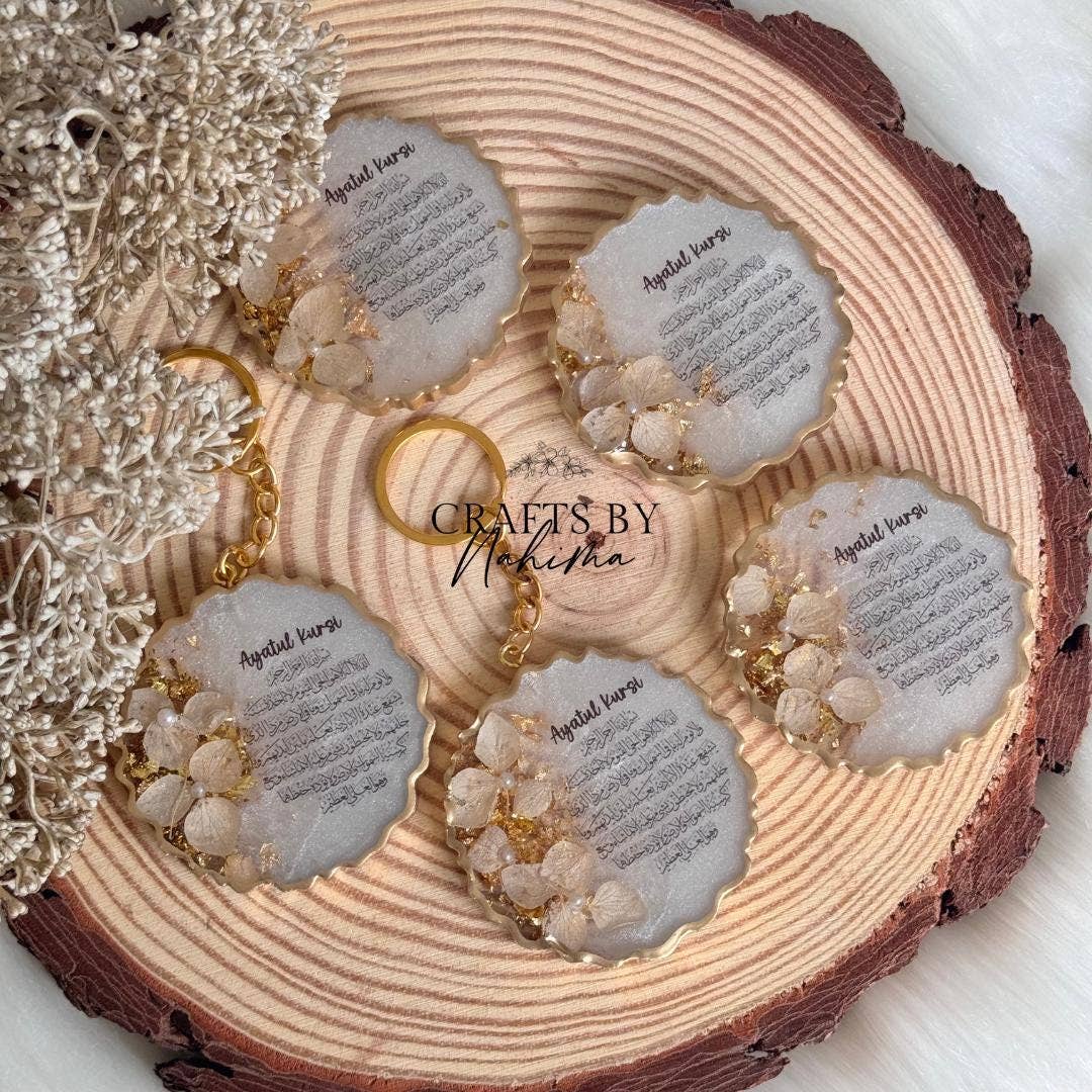CraftsbyNahima – wholesale Keychain – Women's – Ayatul Kursi Resin Keychain: Dried Hydrangea & Pearl Detail0