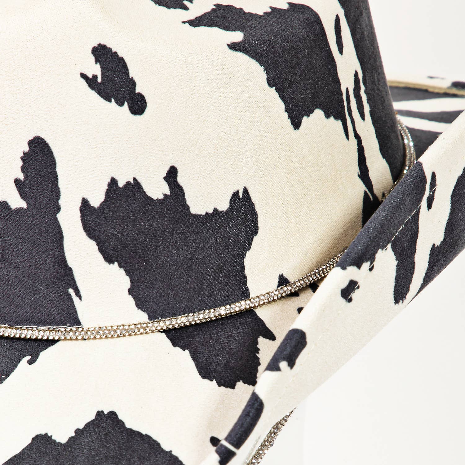 Collections by Fame Accessories - Vente Chapeau de cowboy – femme - Chapeau de cowboy à imprimé de vache2