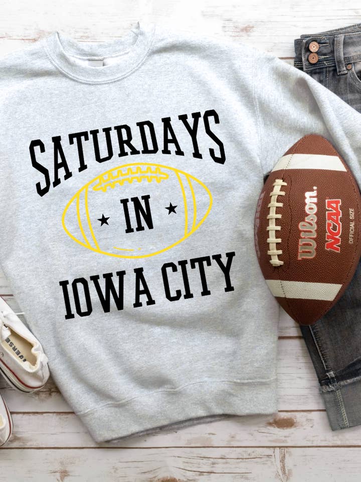 Lördagar i Iowa City Crew Sweatshirt | Höst | Fotboll för wholesale av Rivals Inc. Wholesale