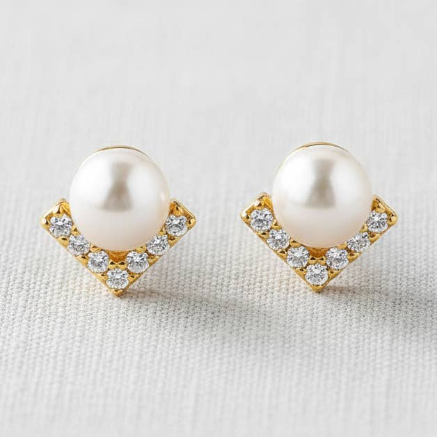 Brincos de Pérola com Letra V por atacado de camilla dovey