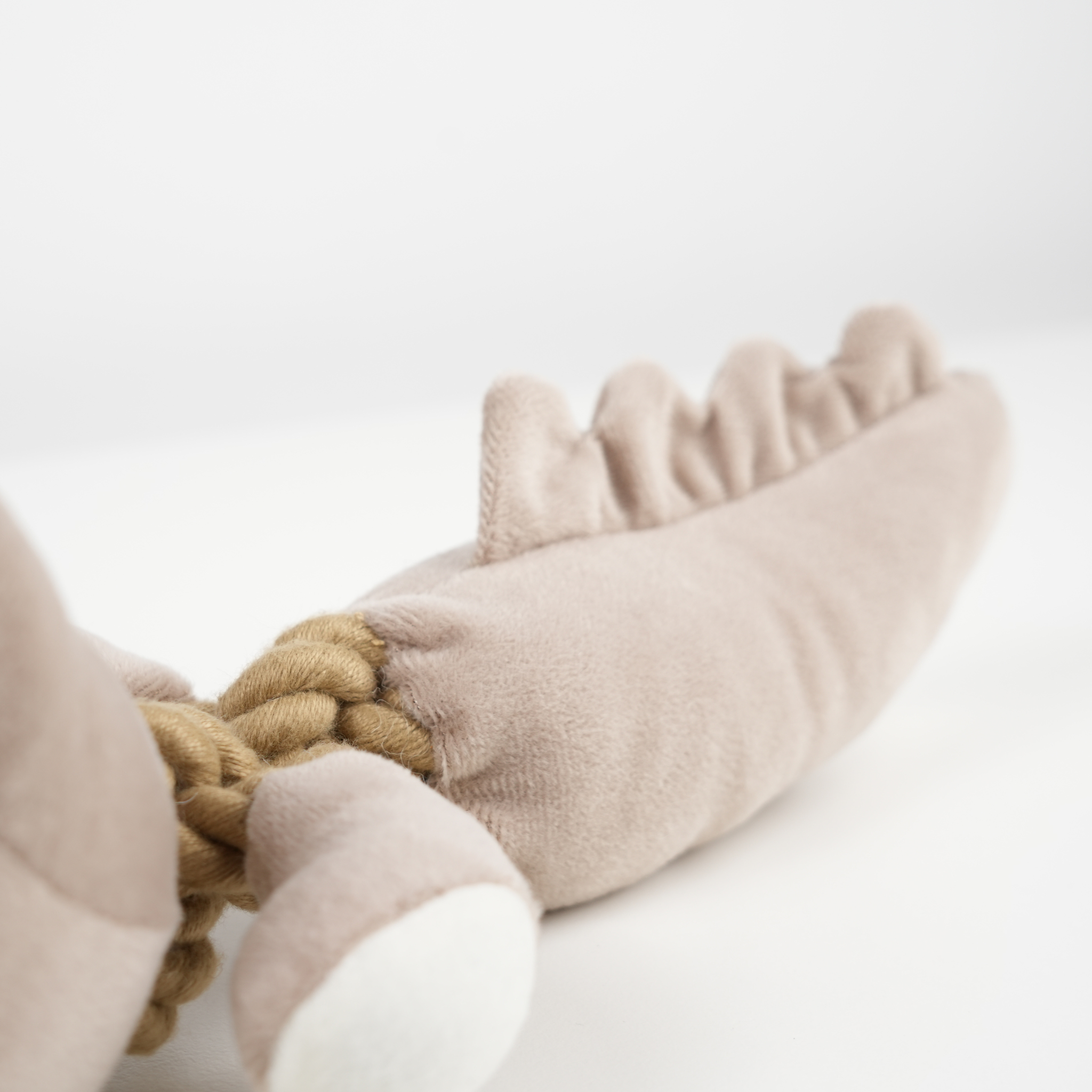 Staey - Wholesale Pet plush toy – Dog - Plyslegetøj | Lana | 100% Genanvendt Fyld1