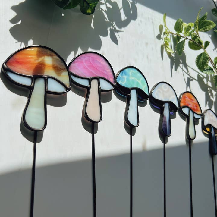 Wild Bloom Glass - Wholesale Garden/Lawn Stake - Mushroom Plant Stake Stained Glass | Plant Accessories7