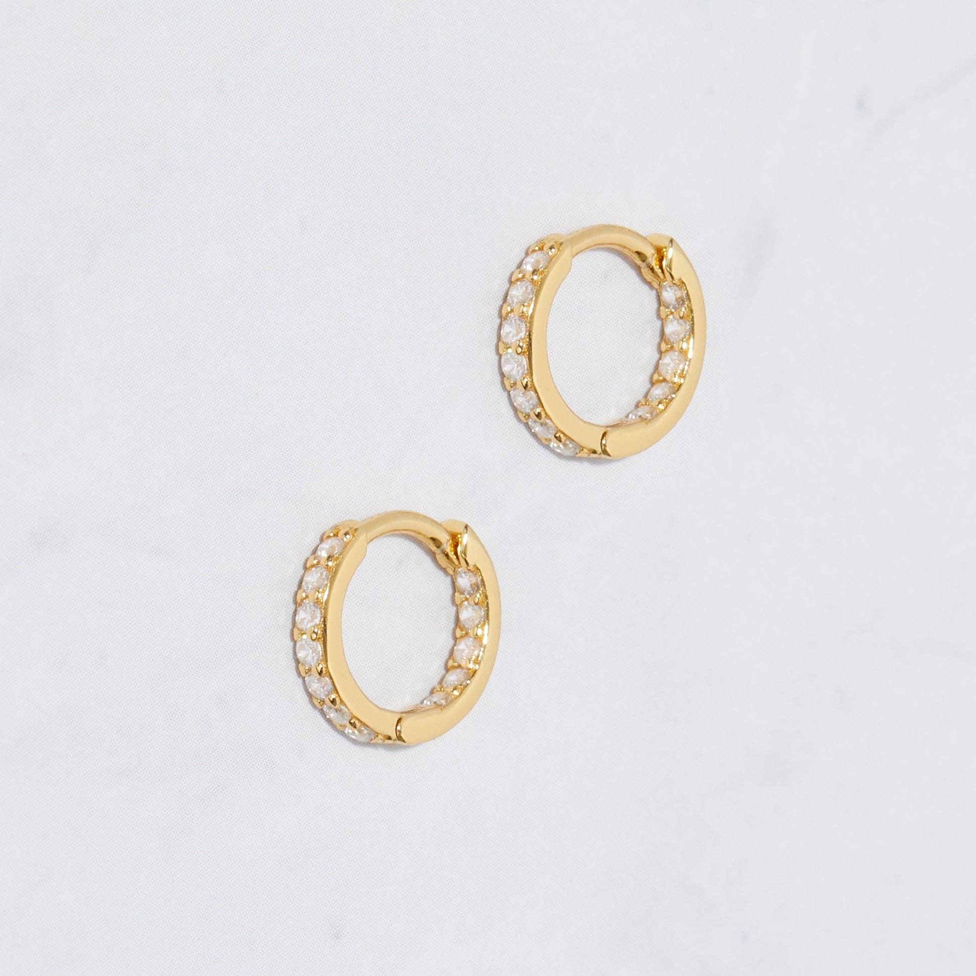 Sami Jewels – brincos huggies por atacado – Argolinhas In & Out com Rebites4