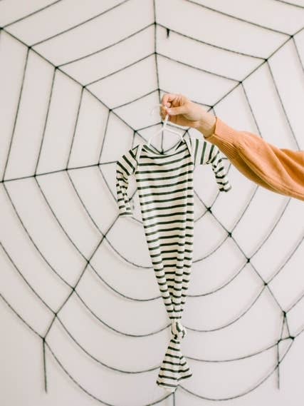 Vestido dorminhoco com listras verde-oliva por atacado de Baby Gowns Co