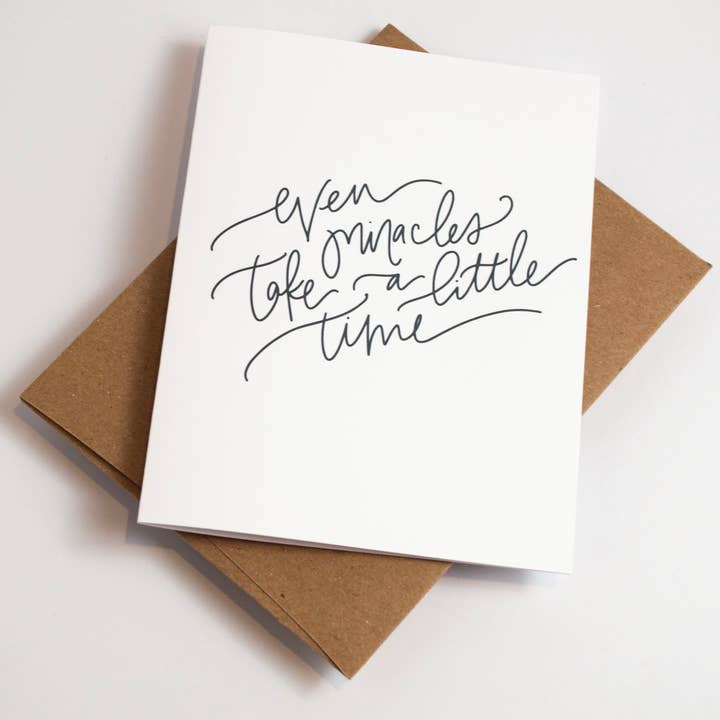 Even Miracles Take a Little Time - Cartolina in bianco e nero per la vendita all'ingrosso da parte di The Woven Pen