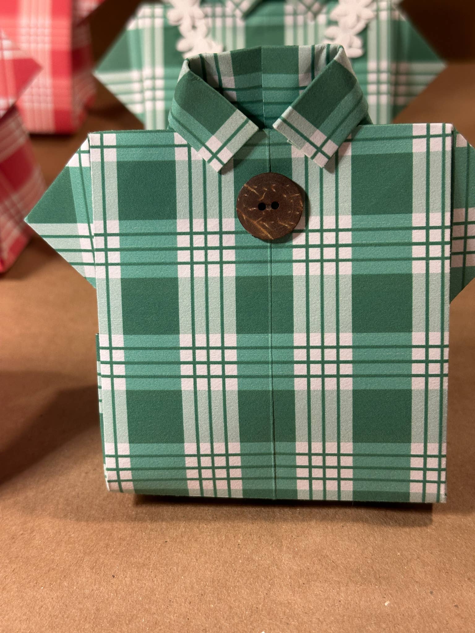 Handmade Aloha Kauai – wholesale Presentbox – Handgjorda Origami Aloha Skjorta Presentaskar - Palaka3