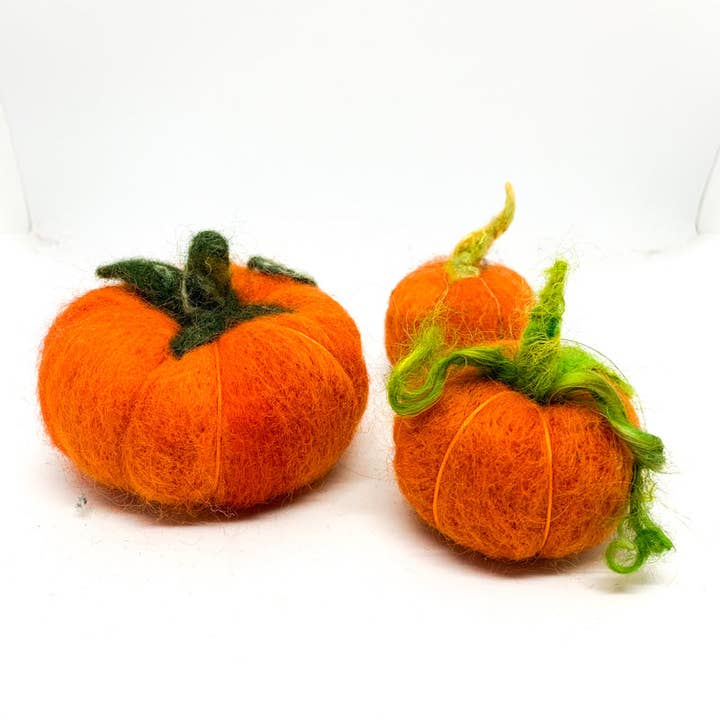 Maplerose ADORABLE PUMPKINS Felting Kit for wholesale by Maplerose