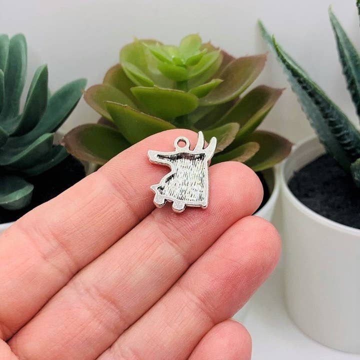 Guerrilla Charm - Wholesale Individual Charm/Pendant - Silver Anubis Egyptian Jackal Charms, 20x15mm2