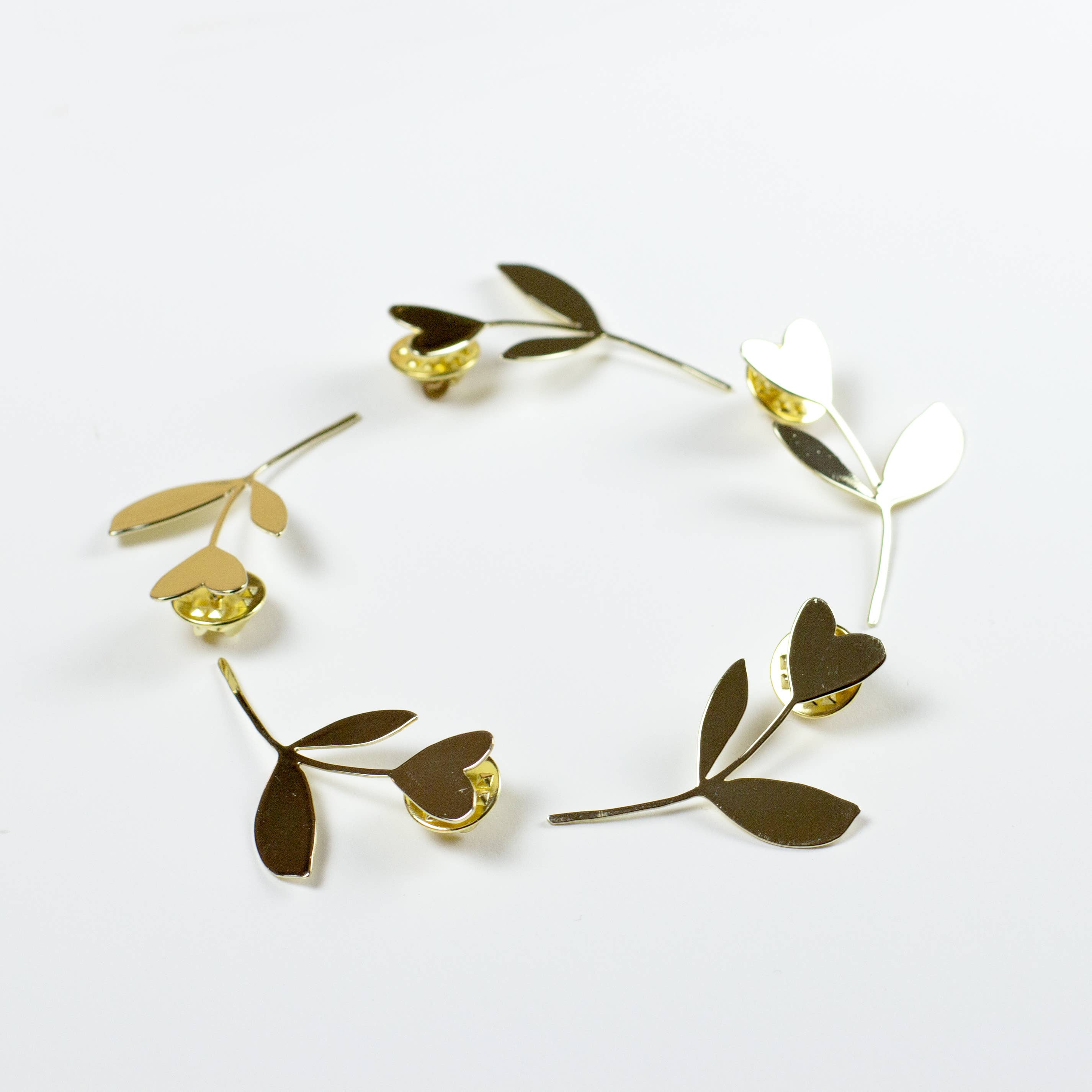 MY LOVELY THING - Wholesale Broche - Speld "Joli Brin d’Amour" in messing3