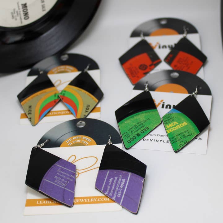 Boucles d'oreilles en vinyle recyclé, pendentif moyen, diamant pour la vente par reVinyled