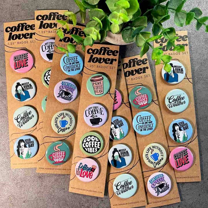 Set de insignias Coffee Lover, botón con forma de pin e imanes para venta al por mayor de Anna B. Shop