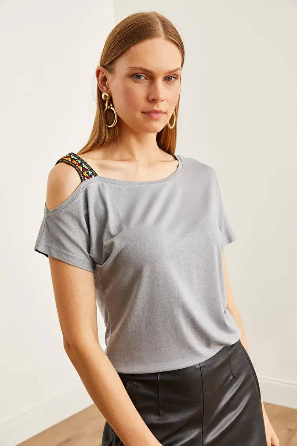 Hoxton Gal – wholesale Blouse – Women’s – One-Shoulder Ethnic-Trim Blouse9