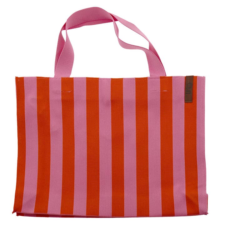 Einkäuferin Lara 33 für den Großhandel von LOT83