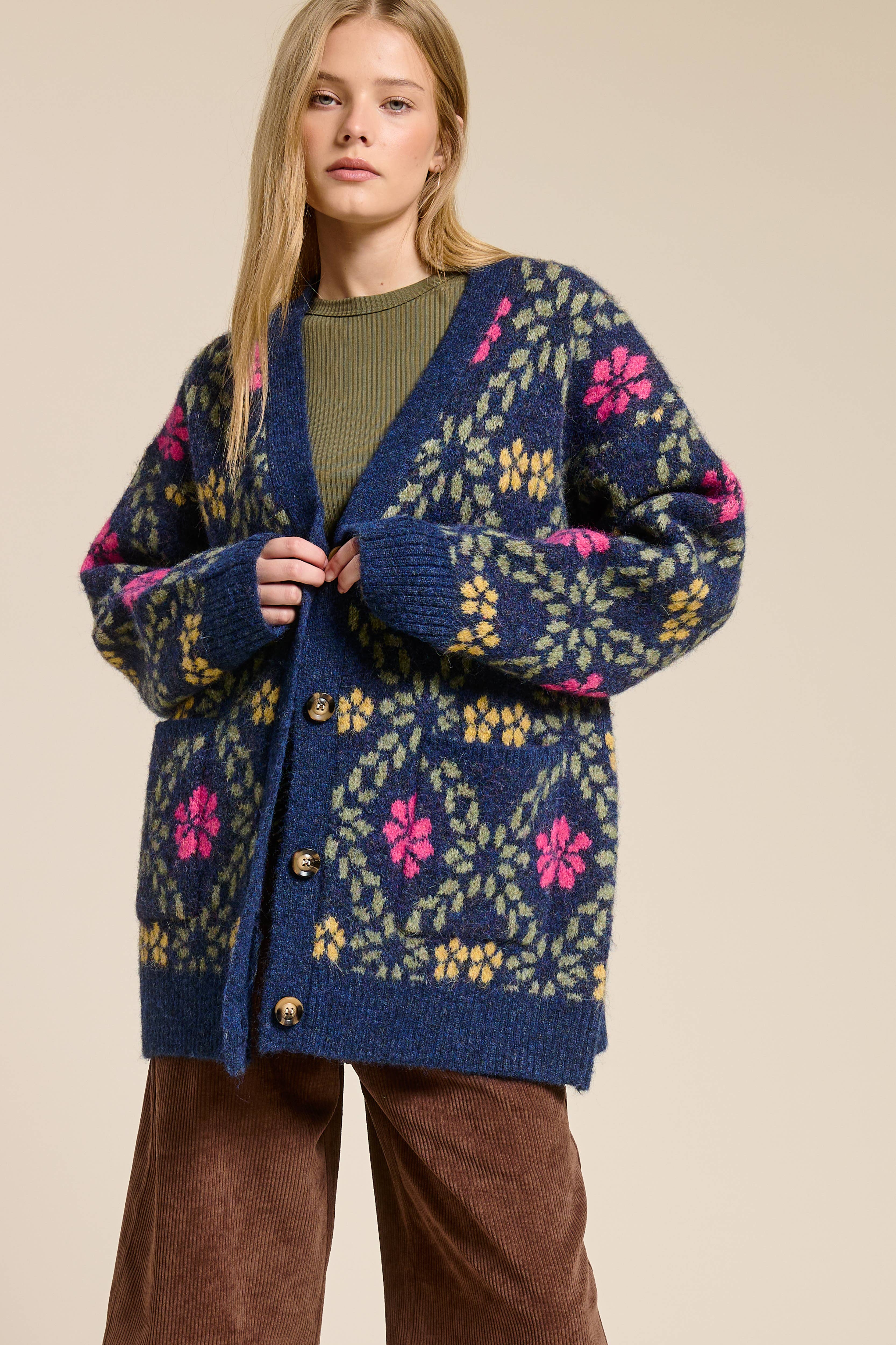 Mimosa - Wholesale Cardigan - Women's - Retro Floral Print Fuzzy Knit Cardigan4