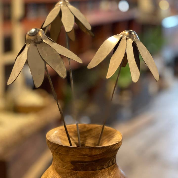 608 The Factory - Wholesale Garden/Lawn Stake - Metal Cone Daisy Flower Set of 24 Flowers