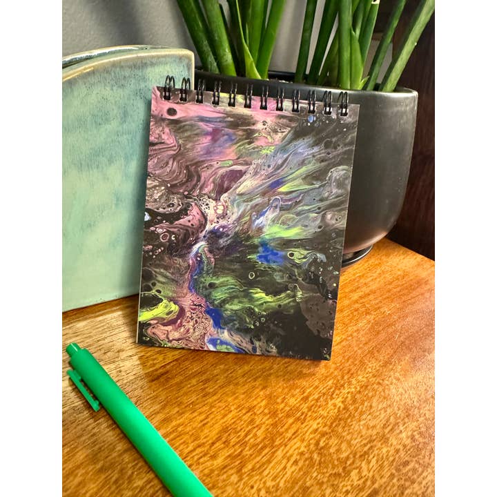 Bloc-notes en spirale violet, vert et bleu avec couverture toucher doux pour la vente par AbstractbyRabrams