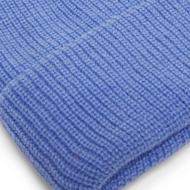 Urban Native Era – Großhandel Beanie – Unisex – GERIPPTE MÜTZE „YOU ARE ON NATIVE LAND“ - SCHIEFERBLAU1