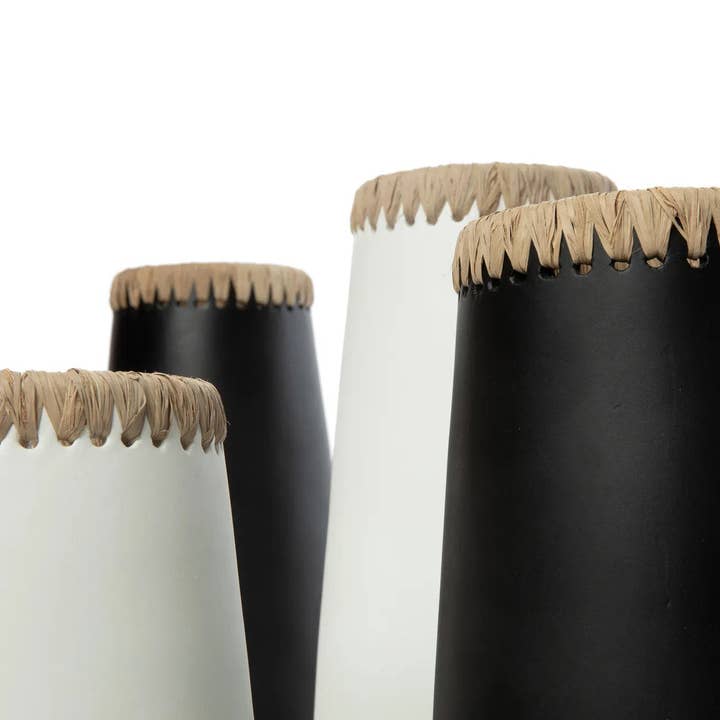 Bazar Bizar Living - Vente Vases - Vase Sneaky noir naturel - taille M6