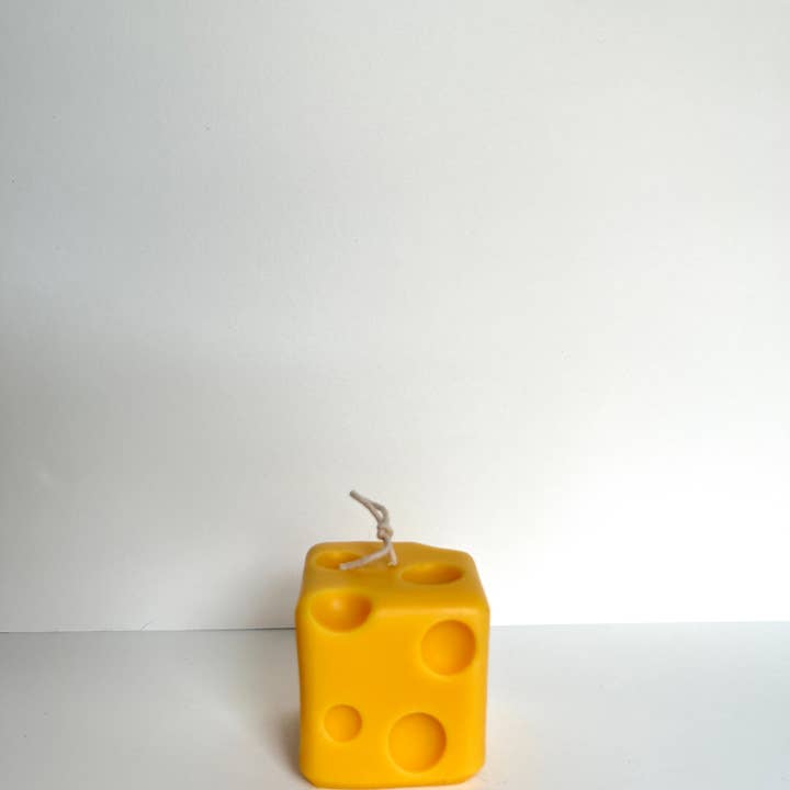 The Wednesday Co – wholesale Novelty candle – Sueño con Queso - Cheese Candle