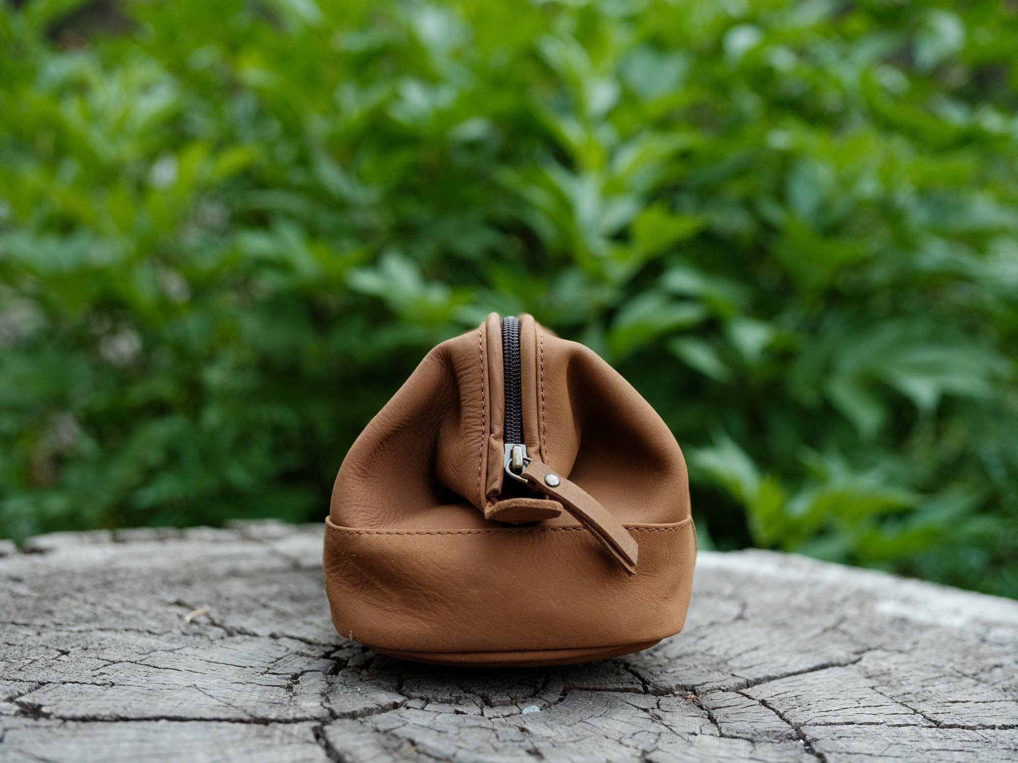 Rōmfrē Travel Co. – wholesale Necessär - Unisex – Bred Mun Dopp3