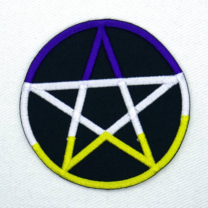 Icke-binär Pride Pentagram Iron Patch för wholesale av Junkyard Witch