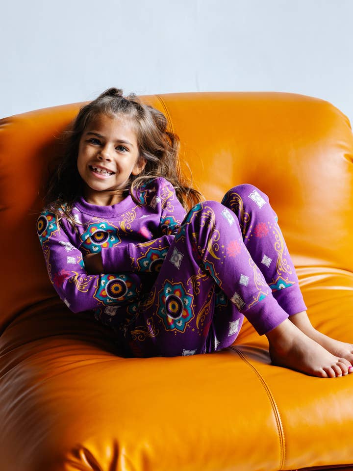 Ensemble de Pyjama Grand Enfant – Rangoli Violet pour la vente par Ary + Maan