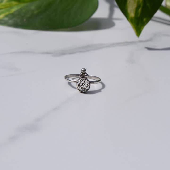 Anello triplo punto in quarzo rutilato nero per la vendita all'ingrosso da parte di Mi Raíz Jewelry