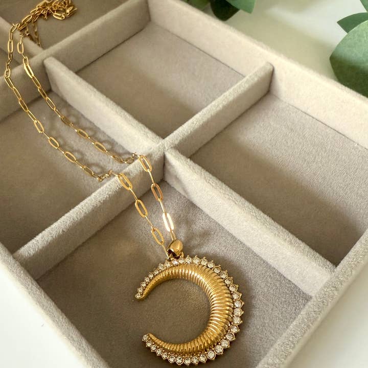 Collier croissant de lune pour la vente par Tahana Designs