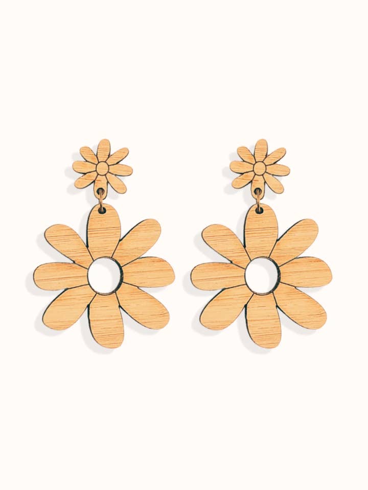Grandes boucles d'oreilles en bambou Daisy | Leona pour la vente par Wild Cloud