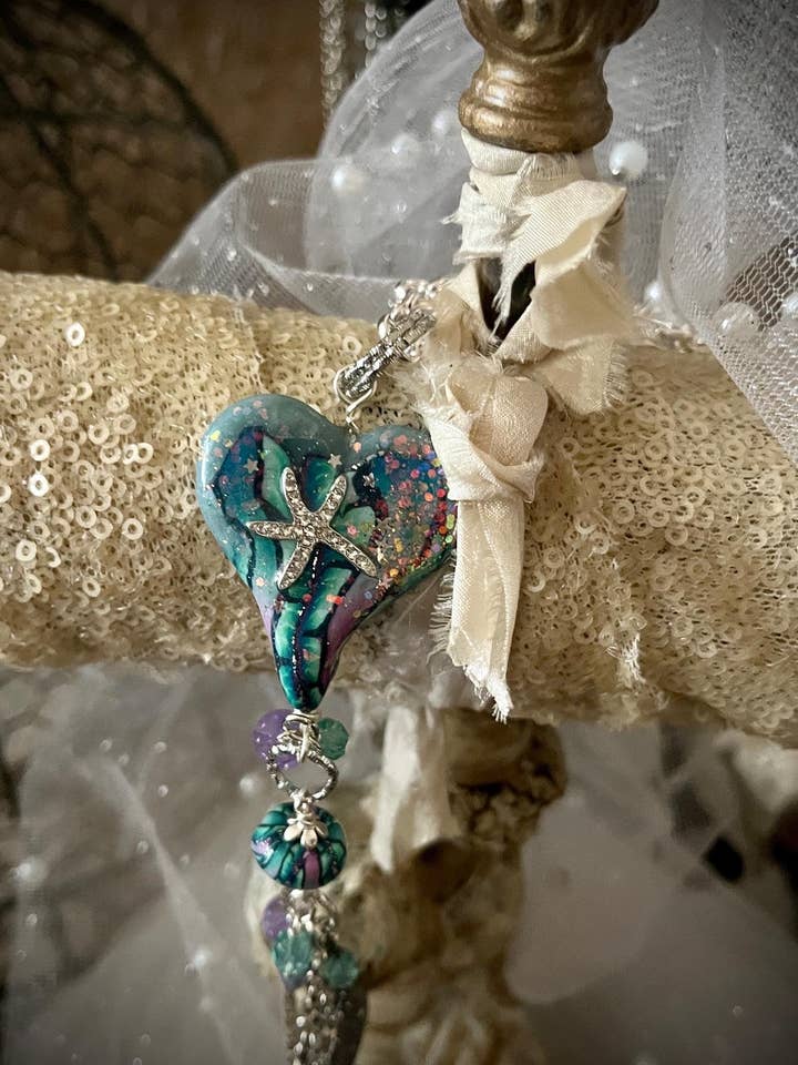 Fancy Sandie halskæde for engroshandel hos Catie Raymond Designs