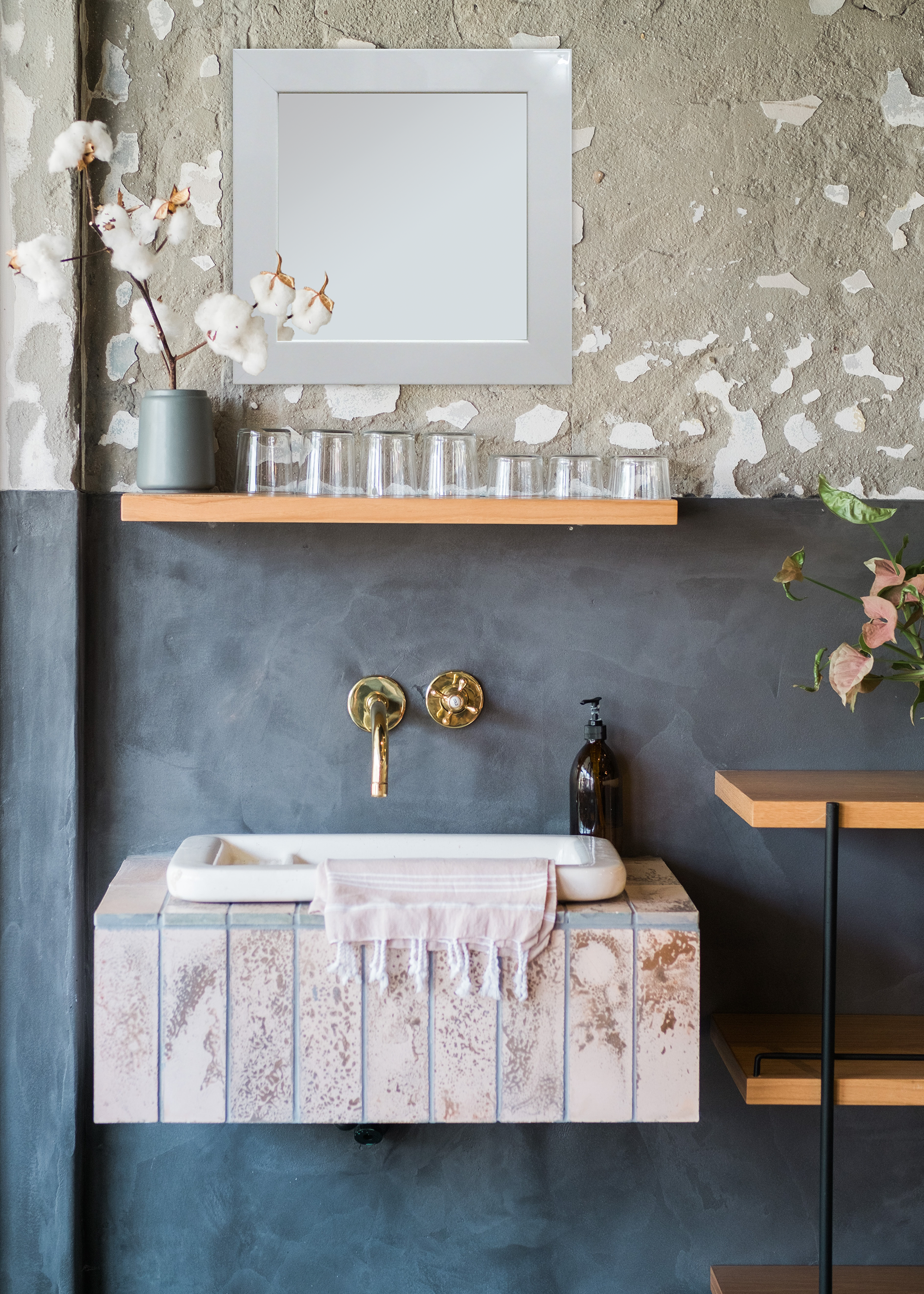 North American Art & Mirror - Wholesale Wall Mirror - Classic 16x16 Mirror1