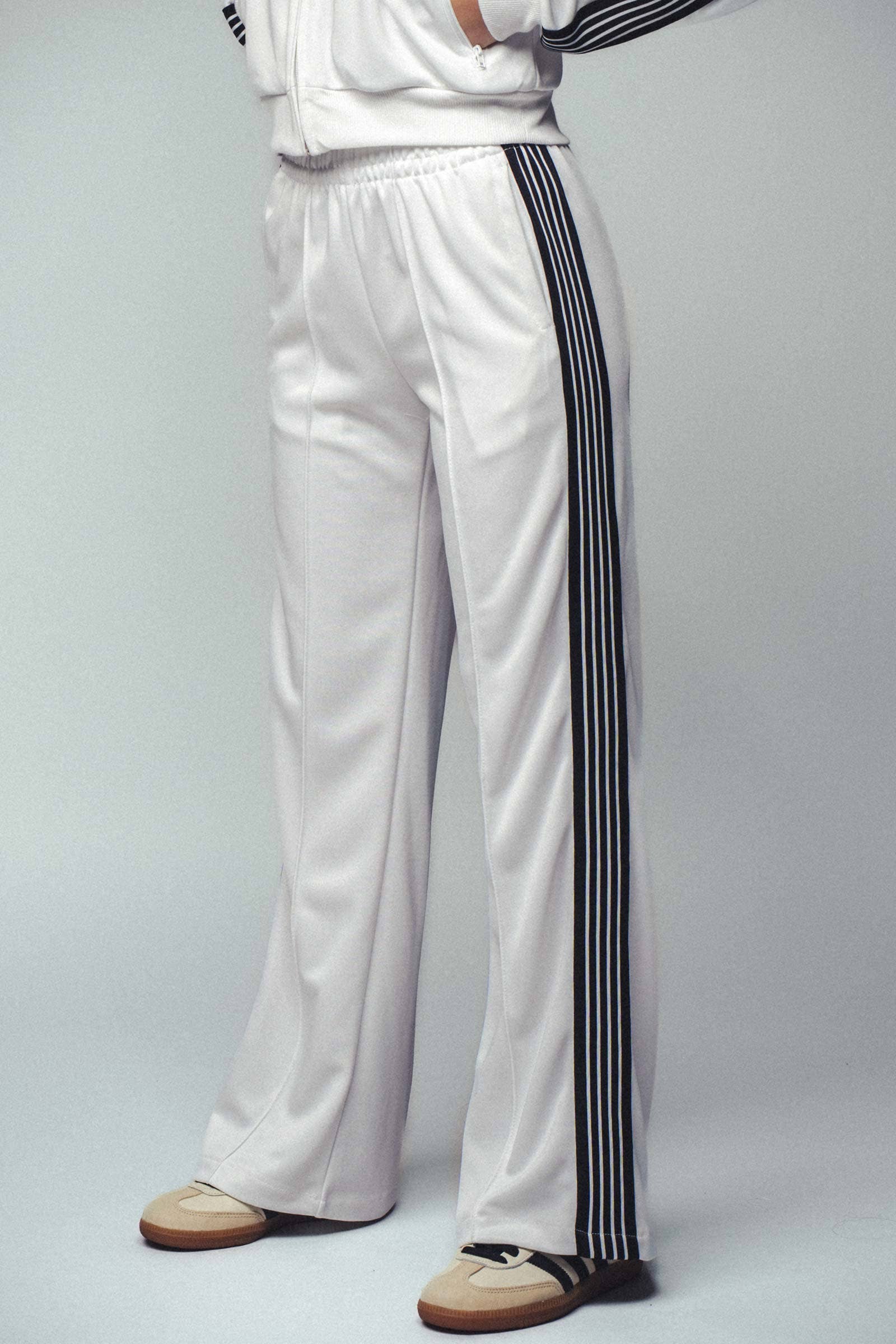 Urban Daizy - Wholesale Pants - Women's - Stripe Side Panels Wide-Leg Track Pants8